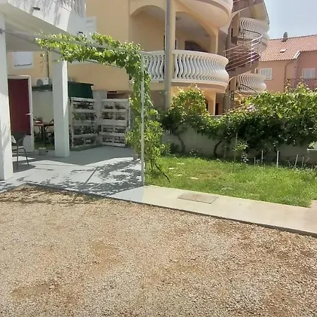 Lovely Near Centrum Apartament